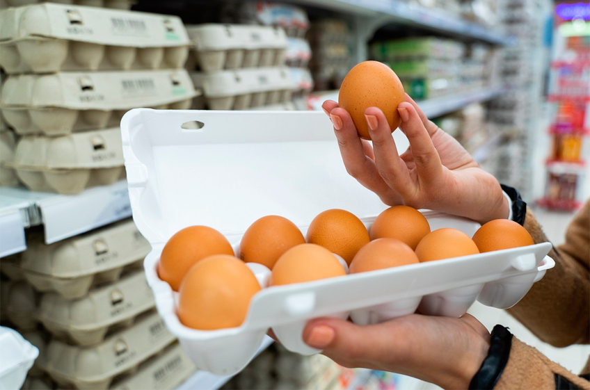 Яйца в России продолжают дешеветь третью неделю подряд